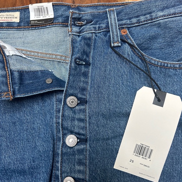 Levi’s denim mini skirt - Picture 3 of 3